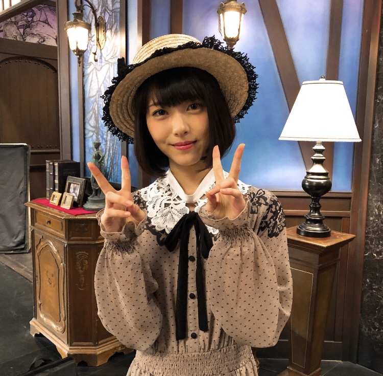 浜辺美波の画像