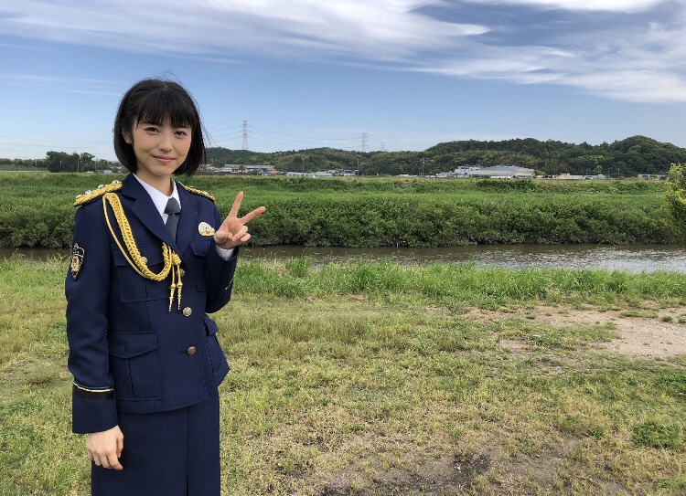 浜辺美波の画像