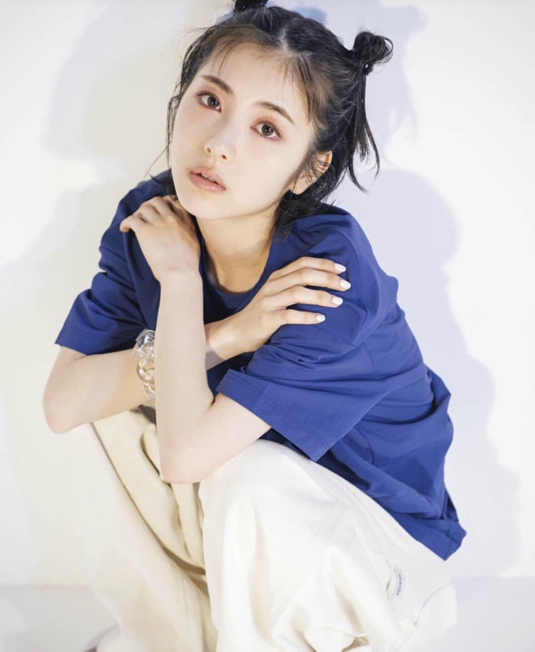 浜辺美波の画像