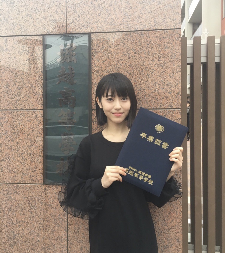 浜辺美波の画像