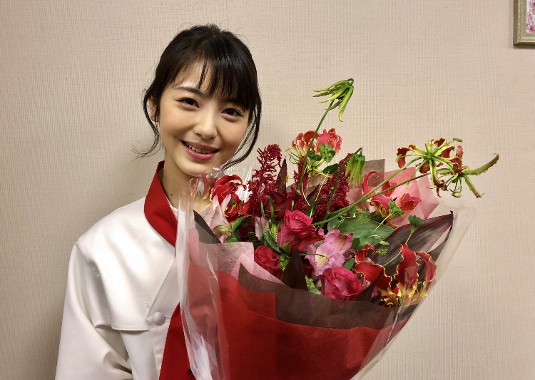 浜辺美波の画像