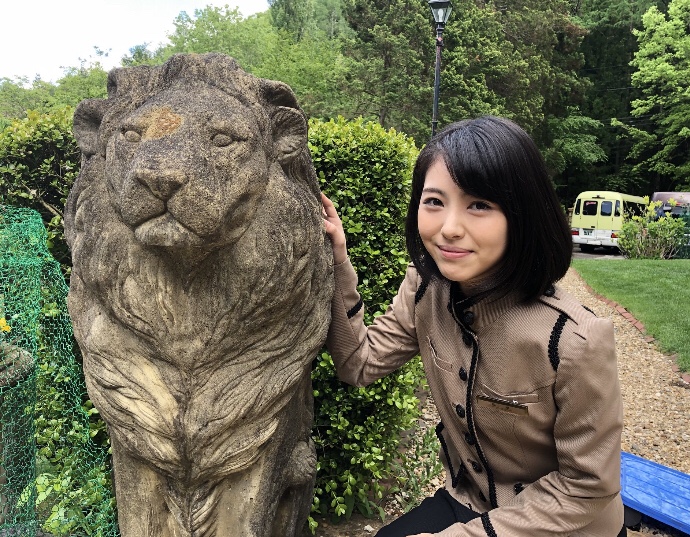 浜辺美波の画像