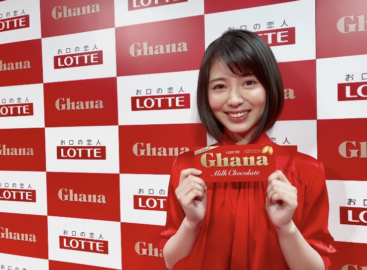 浜辺美波の画像