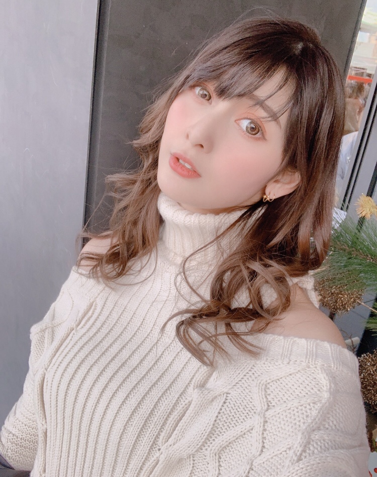 アンジェラ芽衣 画像