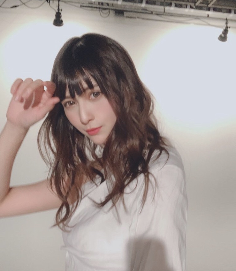 アンジェラ芽衣 画像