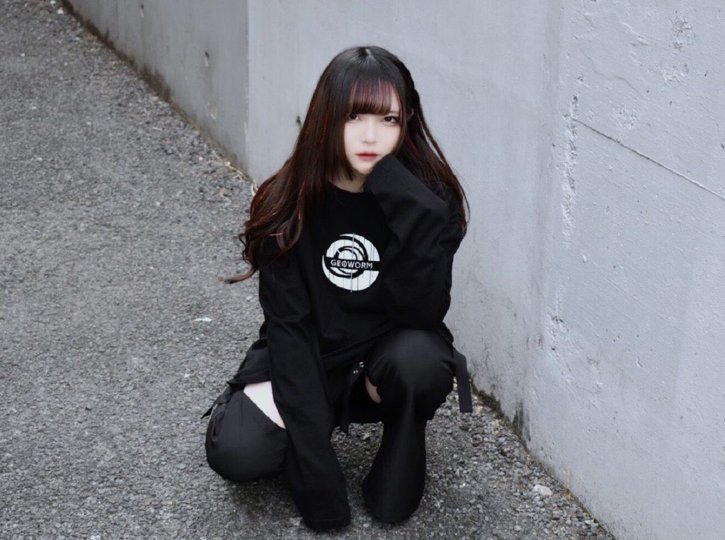 黒魅らら