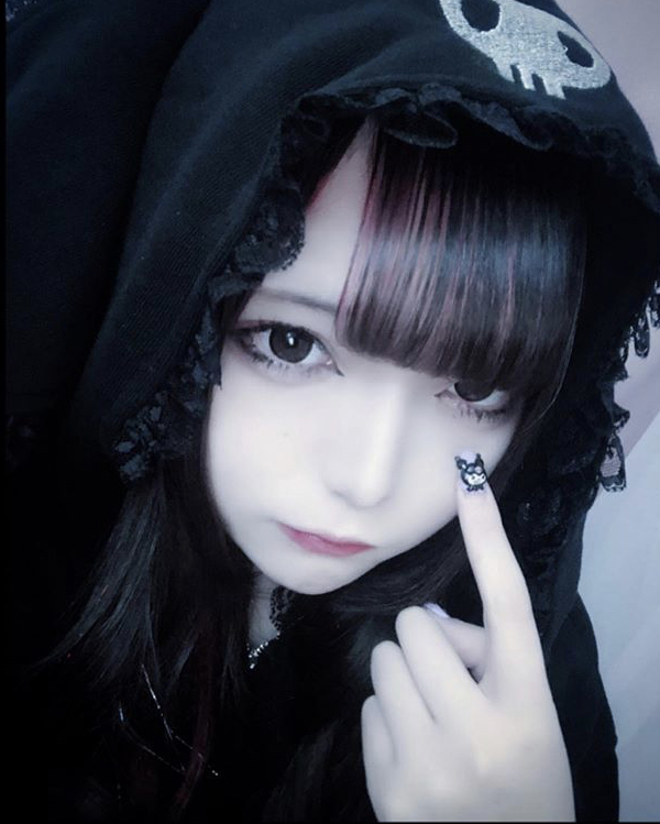 黒魅らら