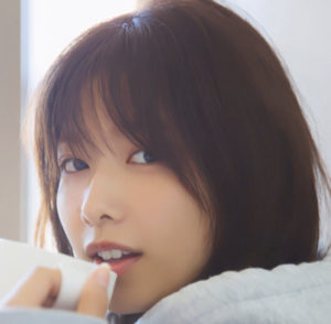 渡邉理佐のかわいい画像50枚【水着あり！最高レベルです】