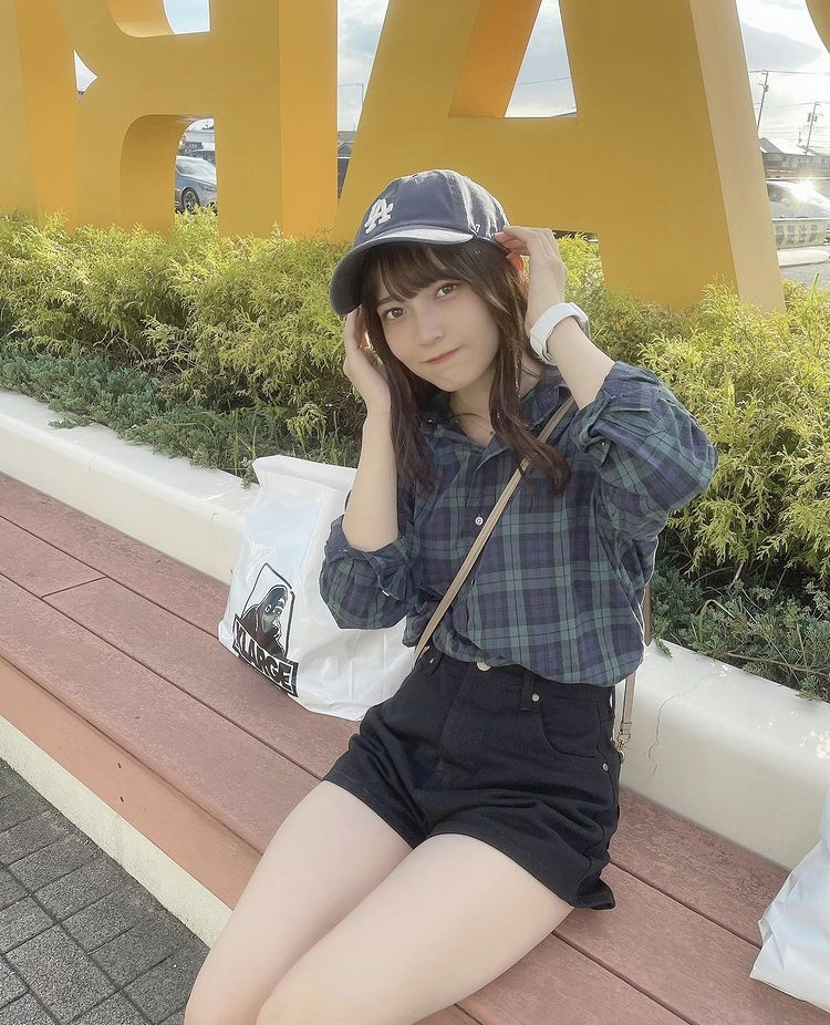 黒嵜菜々子 画像