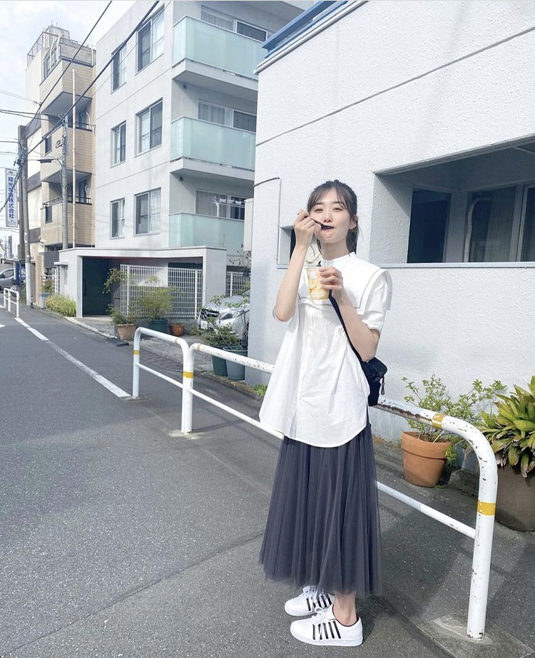 鶴見萌 画像