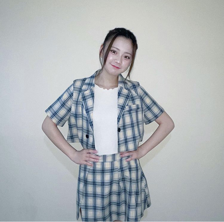 比屋根香音 画像