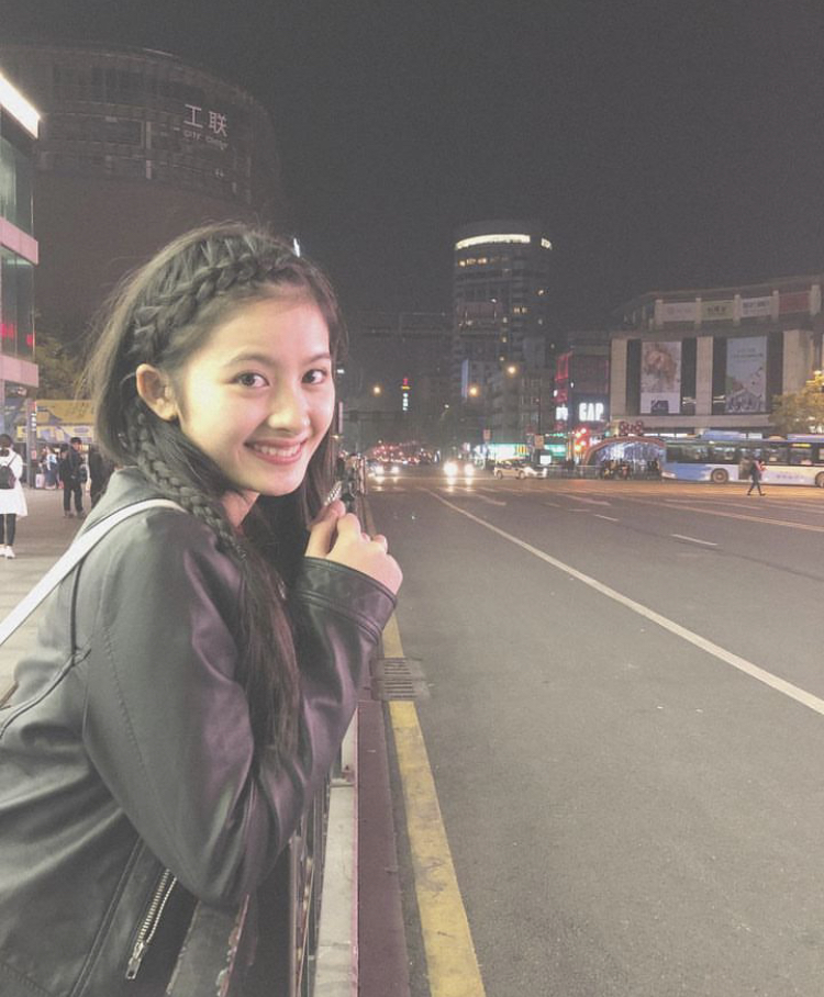 鵜川もえか 画像